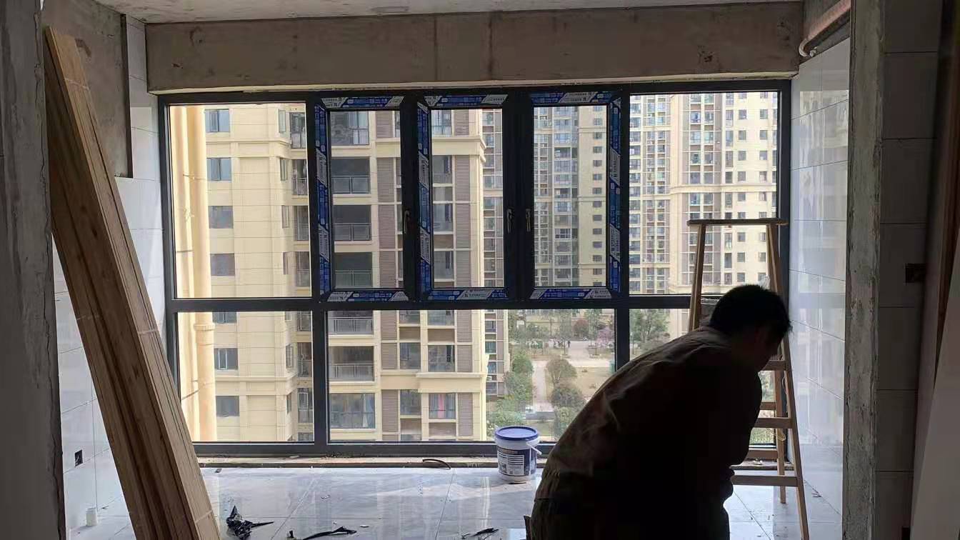 第一书香齐总平开窗玻璃安装完工