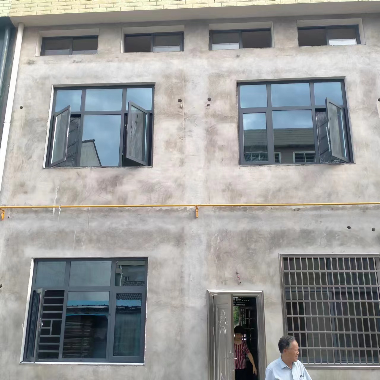 新安李老板玻璃完工